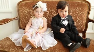 Lindos bebês em trajes da noiva: vídeo stock (100% livre de direitos) 8214076 | Shutterstock