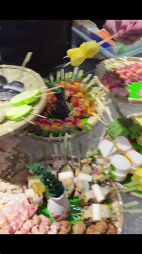 #二龙湖村暖花开3定档 漫火串烧深夜食堂依旧火爆，现场氛围感拉满，等你来感受～#漫火串烧#抖音美食推荐官 #抖音百亿流量补贴 #开店日常记录