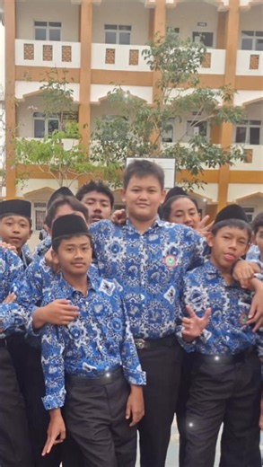 Sehat selalu ya sayang Semoga selalu dalam kesehatan yang sempurna dan dimudahkan dalam menimba Ilmu yang Bermanfaat untuk dunia dan akhirat. #banggamondok #banggajadisantri #nurulhayah #nurulhayahbrebes #nurulhayahketanggungan