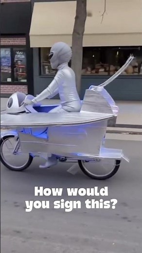 ALIEN ON THE STREET !!!