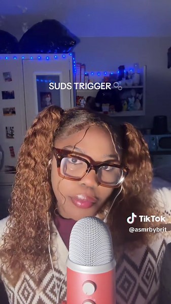 suds trigger by @Gigi’s Asmr💙🦋🎙 #sudstrigger #asmr #unpredictableasmr #unpredictabletriggers #tiktokasmr #asmr sounds #personalattention #sleep #relax #stress #headacherelief #satisfying #zealsound #whispering #mouthsoundsasmr #flashlighttrigger #satisfyingvideo #blueyeti