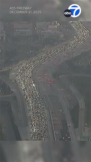 405 Freeway traffic builds as holiday rush meets repaving project