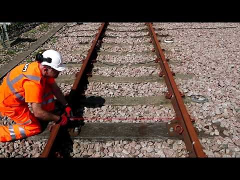 HOW TO check track gauge with the Hilti PD-E laser distance measurer