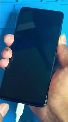 YOUR PHONE DOESN'T WANT TO TURN ON? TRY THIS FIRST! (SIMPLE SOLUTION)