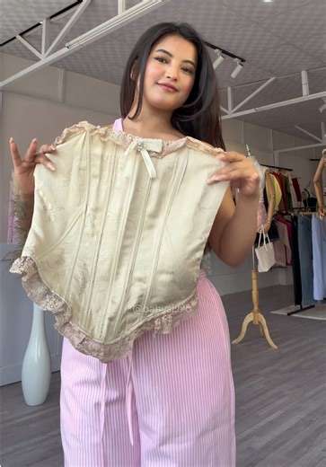 Spring has entered the chat 🌸 Been obsessed with the corset 🫶🏻