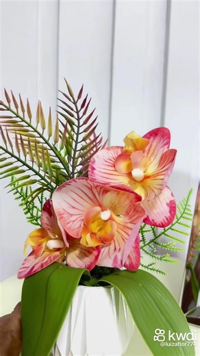 🌿DECORE SEU AMBIENTE COM ARRANJOS ARTIFICIAIS REALISTAS! ✅ Beleza duradoura ✅ Sem manutenção ✅ Perfeito para decoração ou presentes🎁 Peça já o seu! 🌐 Acesse: www.luizaflordecor.com.br 📲 Peça pelo WhatsApp: ⁨(21) 98523-3842⁩ 📸 Veja mais no Instagram: @luizaflor_decor #riodejaneiro #decoration #viralvideo #arranjos #minas