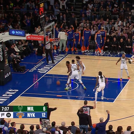 869K views · 10K reactions | KAT's double-double powered the New York Knicks to victory!  32 PTS | 11 REB | 5 AST | 4 3PM | NBA | Facebook