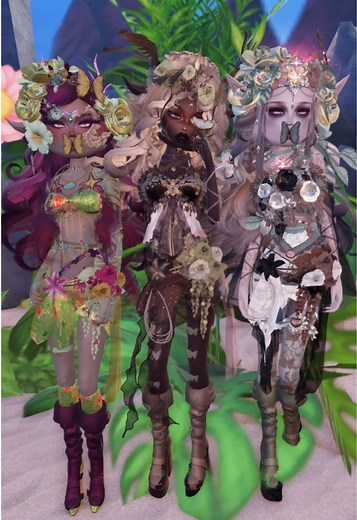 STYLING THE NEW SCARLET FIERCE TREASURE CHEST QUEST ITEMS IN DTI with @Vantraxia @Zor #dti #dresstoimpress #dtioutfits #dtiupdate #dticodes @Dress To Impress
