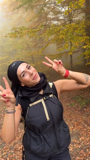 Konstantina Siouzou on Instagram: "Έχω μοιραστεί μαζί σας ότι χρειάστηκε να πάρω φαρμακευτική αγωγή για την κατάθλιψη, την ιδεοψυχαναγκαστική διαταραχή και το άγχος μου. Δεν θα ήθελα να στηρίζεται για πάντα όλο μου το νευρικό σύστημα στην αγωγή, αν δεν είναι απαραίτητο. Σήμερα, βρίσκομαι σε μια φάση που καταφέρνω να στηρίζομαι χωρίς αυτή — με αλλαγές στη διατροφή, τον τρόπο ζωής, τις σχέσεις μου, τον ύπνο μου, ακόμα και στο πώς υπάρχω μέσα στην ημέρα μου. Αυτό όμως είναι η δική μου προσωπική εμπ