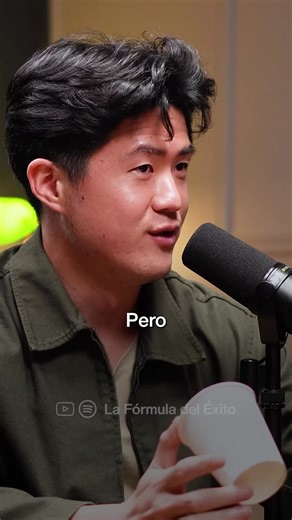 Pocos chinos les va mal en España. Y no es porque sean más listos. Es porque tienen una mentalidad que aquí cuesta entender: la familia lo es todo y hay mucho trabajo detrás. Jiajun Yin y Chickenpapi lo cuentan sin filtros. El éxito chino no es magia. Es resistencia. 🎙️ YA DISPONIBLE en La Fórmula del Éxito. #JiajunYin #Chickenpapi #LFDE
