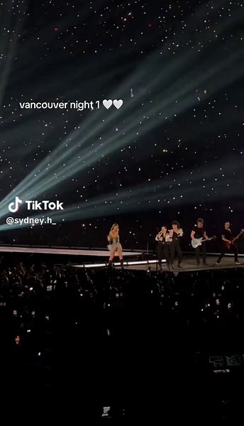 what a night, havent been able to watch these videos without crying. im forever grateful to experience the wonder of the eras tour