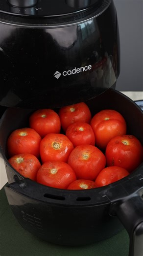 Il suffit de mettre les tomates dans le four à micro-ondes et vous me remercierez. | Apprendre à cuisiner
