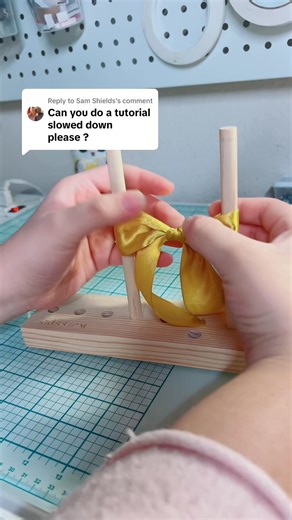 A request to show how to use a bow maker in a slowed down version. Let me know if you have any questions or doubts, I'll try my best to answer them! #bowmaking #bowmaker #crafttutorial #beginnercrafter #diycrafts #craftsupplies | Dulce Miel Crafts