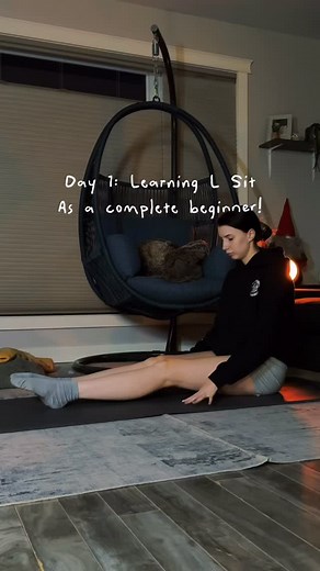 This is day 1 of me learning L-sit! And man my hips and hamstrings are TIGHT!! I will definitely be sharing some videos on how I stretch them out! (Once I figure out a good routine!) for now, these are the drills I’m doing to learn L-sit and build up the strength to be able to do it!☺️🙌🏽 • Have you learned L sit?! If so, what are your biggest tips on being able to hold it?👀🙌🏽 • If you’re new here, make sure to follow along the journey! • #calisthenicsworkout #calisthenicsbeginner #calisthen