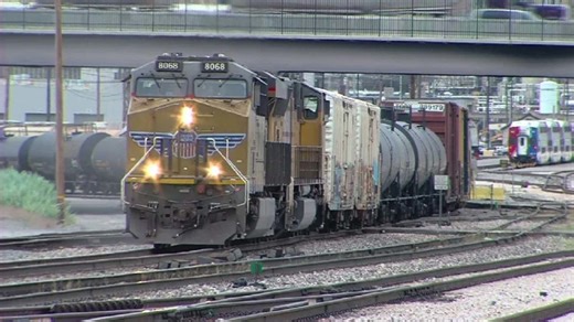 Exploring the Strategic Use of Back-to-Back Locomotives in Modern Train Operations