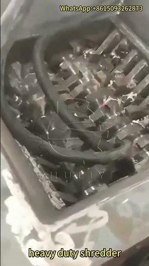 Powerful Tire Shredder Machine in Action – Efficient Scrap Tire Recycling Solution!