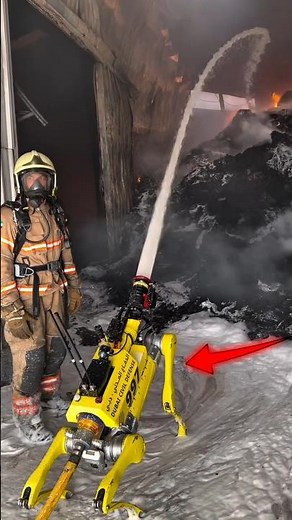 Firefighter Robot That Shoots 2,400 L of Water per Min #robotics #technology #tech