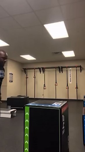 “I want to train like an athlete… I just don’t know where to start.” That’s more common than you think. Athletic training isn’t reserved for elite players — it’s simply training to move, react, and perform better in your own body. If you’re ready to level up how you train, start with the fundamentals. Strong. Fast. Controlled. Let’s upgrade you. 📥 DM me or comment "PROGRAM" for your blueprint today. | Pulse Performance