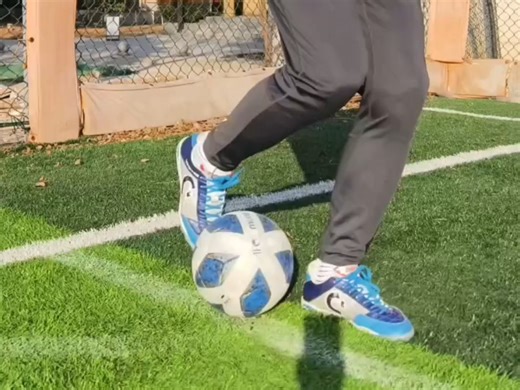 爆米花起球#足球教学 #日常训练 #实战球鞋推荐 #足球鞋 #体士彪足球鞋