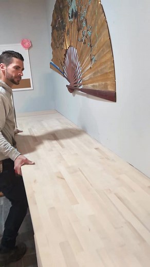 521K views · 871 reactions | Installing a countertop kitchen on a crooked wall am I doing it right? #carpentrytips #construction #contractor #tipsandtricks #HomeImprovement #hacks #carpentry #builder #deck #tools #diy #fblifestyle | Your Favorite Contractor | Facebook