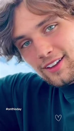 Who don't know what love is yet, but I want you to know if I could fly, I'd pick you up, I'd take you into the night and show you a love like you've never seen @William White #whiteyy18 #williamwhite