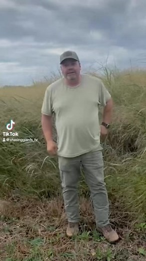 Daily Check-In with Chris Yates. A familiar name from the Chasing Giants Podcast comes on camera to show how he uses Miscanthus for Bedding Structure in his Switchgrass but also screen from the neighbors and access to his stands. Tune in for daily content from people all around the country with different techniques, properties, and goals. ASIO Gear Real World Wildlife Products | Chasing Giants TV