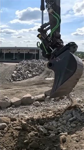 Liebherr L150H: Powerhouse Unleashed! 🚀💥