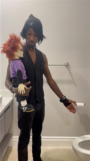 Tyler teaches Glenn How to use the potty‼️