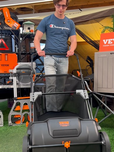 🍂 Sweep it up in one pass—VEVOR lawn sweeper makes yard cleanup fast and effortless.#vevor #vevortoolset #floorcleaning #garden #cleaning #outdoor