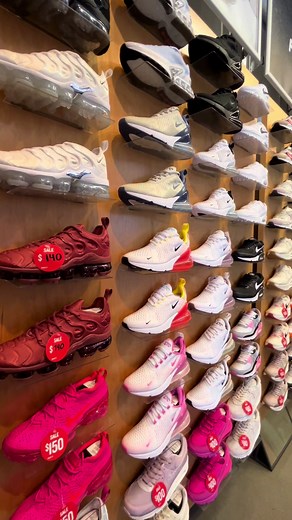 Find the BEST footwear, apparel & accessories from Finish Line!👟✨ #finishline #lasamericaspremiumoulets #sneakerhead #retailtherapy #sandiego