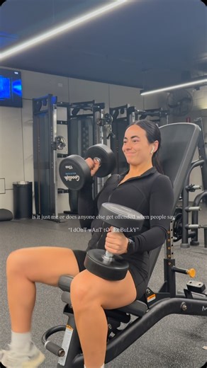 heather crook on Instagram: "PLEASE TELL ME IM NOT ALONE 😩 I’ve had at least 3 different conversations in the last week about this & really, it’s not your fault But this is the exact reason why people avoid the gym or even touching a dumbbell above 5kg It’s not your fault You just haven’t tried to figure it out yet Truth be told, if you want to look toned and finally wear that cute top without picking yourself apart every time you look in the mirror then it’s time you eat your protein and lift 