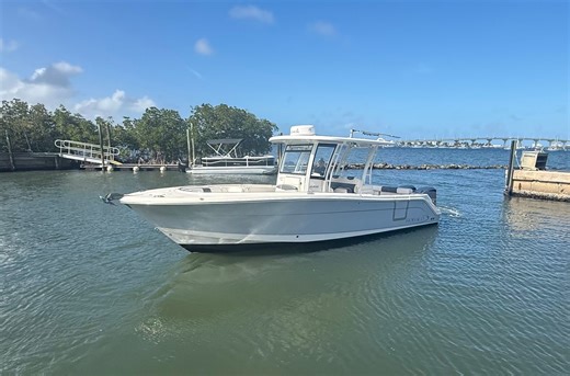 Used 2019 Robalo 302 CC, 34957 Jensen Beach - Boat Trader