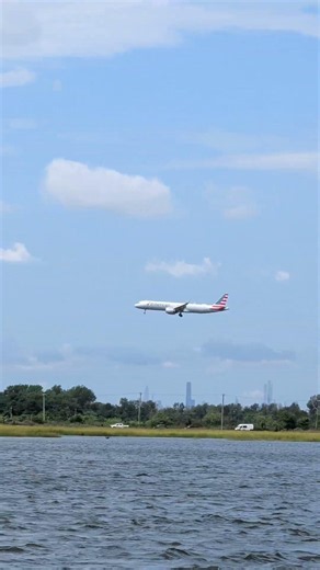 American Airlines Airbus A321 - 8K