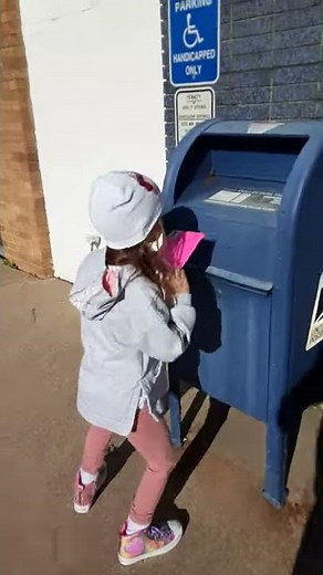 Mailing letter to Santa 2020: Santa 123 Elf Road, North Pole, 88888 (Santa's workshop)