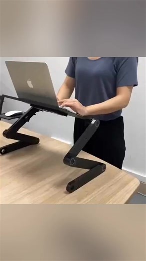 🔥 Travaille plus longtemps sans fatigue ni surchauffe ! Cette table support multifonction pour ordinateur portable est la solution idéale pour améliorer ton confort au quotidien. Grâce à ses ventilateurs USB intégrés, ton PC reste toujours frais, même après plusieurs heures d’utilisation. Que ce soit pour le travail, les études, le gaming ou regarder des films, profite d’une posture correcte et d’un maximum de confort, au lit, sur le canapé ou au bureau. 💰 Prix : 20 000 F CFA 🚚 Livraison rapi
