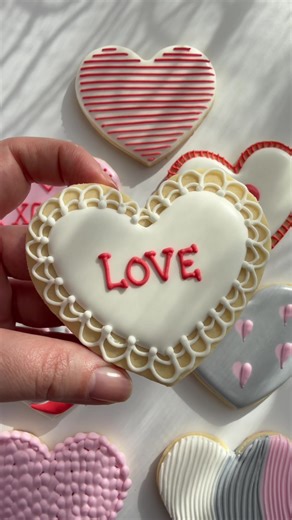 Lace Heart Cookie Decoration Tutorial for Valentine's Day