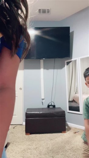 Paola (@_paolaayala)’s videos with Neon Moon - DJ Noiz