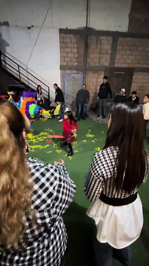 Diversión en familia con piñatas en Navidad y Año Nuevo