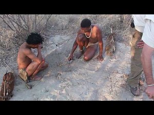 Bush Men - Birds Trap - Deception Valley Lodge - Kalahari - July 2010