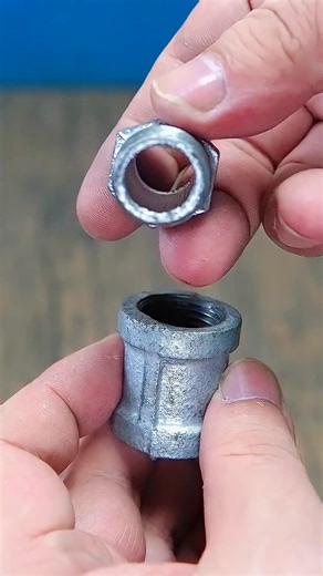Diy pipe threaded from metal from meeting's #tooltips #tooltour #Toolcraft #diy #ironcutting #cutting #reelsviral #reelsfb #machinery #machine #construction #heavyequipment #equipment #heavymachinery #engineering #manufacturing #excavator #agriculture #construction #equipment #industrial #industry #farming #technology #tools | Tool Tricks