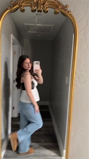 Unique Outfit Inspirations for Jeans Lovers