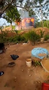 16K views · 340 reactions | #TRÁGICOINCENDIO: Tres niños mueren calcinados en un incendio en Trinidad. Vecinos escucharon dos fuertes explosiones. La vivienda era de madera. GENTILEZA: RADIO PATUJÚ TRINIDAD 8_NOVIEMBRE_2021 | Panorama Informativo Trinidad | Facebook