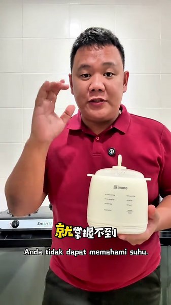 如果你很喜欢吃半生熟的蛋 但是每次煮又很难煮到 你可以买这个蒸蛋器来用 这个真的是很好用 用起来特别方便 你只需要把鸡蛋放在里面 然后加水盖过鸡蛋 然后现在P1或者P2 他就可以帮你煮半生熟的蛋了 #蒸蛋器 #SIMMO #eggsteamer #蒸鸡蛋 #煮鸡蛋
