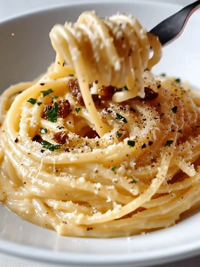 Bucatini alla Gricia is a classic Roman pasta dish made with bucatini, guanciale, and Pecorino Romano cheese. Ingredients 400 grams bucatini 150 grams guanciale 100 grams Pecorino Romano cheese Full Recipe in First comment Enjoy ❤  | Olivia Recipes | Facebook