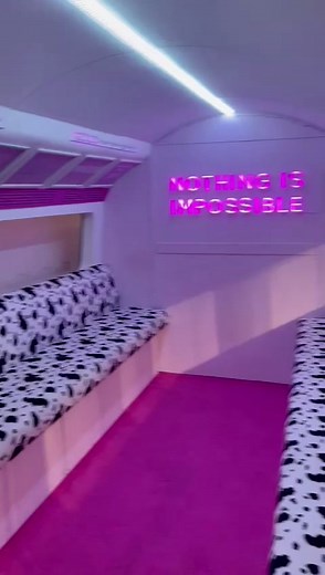 This is your sign! #selfiefactory #london #thingstodoinlondon