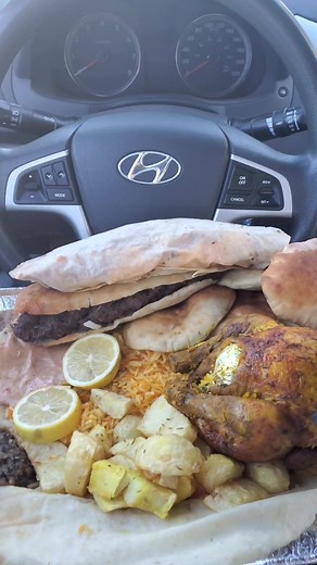 دجاج محمر مُميز في مطعم الكناري ابوسليم