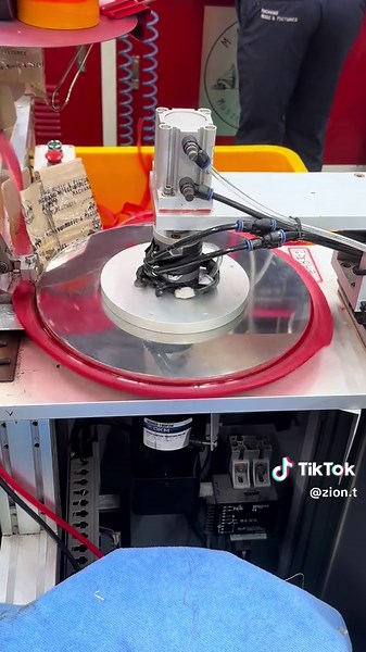 Red Light 프리오더 시작. Zion Williamson 댄스 with Zion T and Chaeyoung