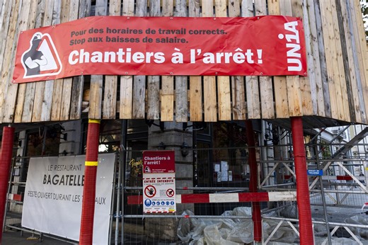 Des milliers de maçons romands en grève pour défendre leurs conditions de travail | RTS