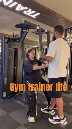 Gym trainer life😂 #gymtrainer #shorts #gymshorts #comedy #funny #viral #personaltrainer
