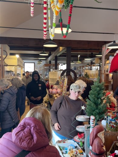 The holidays are about giving — and that’s exactly what happens here. 🎄 Every holiday treasure, cozy sweater and vintage find you take home helps us support local families in need and friends with special needs and intellectual disabilities. We won’t lie-it takes a lot of work (and a few frozen/bloody finger 🥶) to sort through thousands of donations a week and create these festive displays you love. But we do it with full hearts, because giving back is what makes this season so special. 🌟 Fro